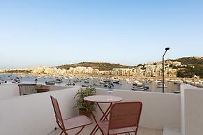 Modern SEAFRONT 2BR APT w Terrace & View