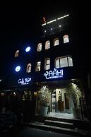 RAAHI HOMESTAY
