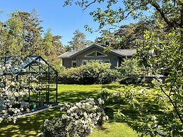 6 Person Holiday Home in Stromstad