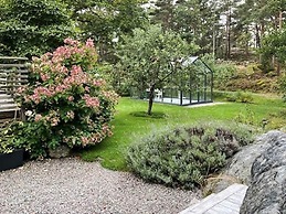 6 Person Holiday Home in Stromstad