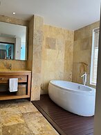 Apt w 2BR Ocean View Jacuzzi in Sotogrande