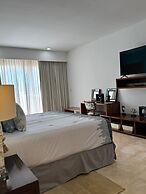 Apt w 2BR Ocean View Jacuzzi in Sotogrande