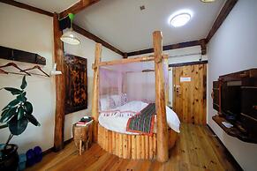 Xiangxi Dreamweaver Inn