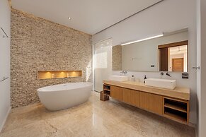 Modern 3BR Villa Kaimana Private Pool
