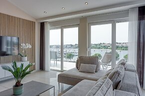 Elegant Panoramic Seaview Apartments