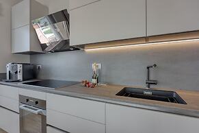 Elegant Panoramic Seaview Apartments