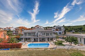 Elegant Panoramic Seaview Apartments