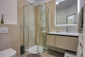 Elegant Panoramic Seaview Apartments