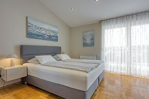 Elegant Panoramic Seaview Apartments