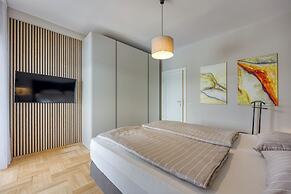 Elegant Panoramic Seaview Apartments