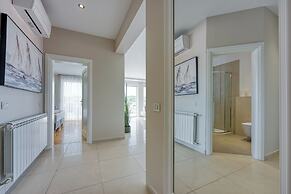 Elegant Panoramic Seaview Apartments