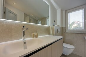 Elegant Panoramic Seaview Apartments