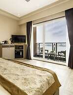Lakeside Leisure A Lake View Hotel