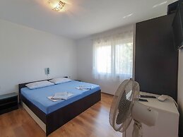 Apartments and Rooms Jengic