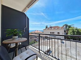 Apartment and Rooms Katunar