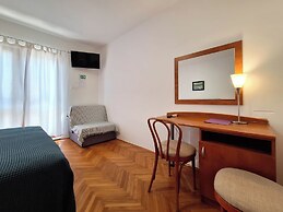 Apartment and Rooms Katunar