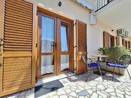 Apartment and Rooms Katunar