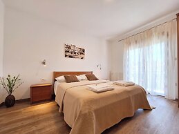 Apartment and Rooms Katunar