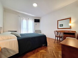 Apartment and Rooms Katunar