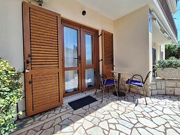Apartment and Rooms Katunar