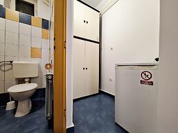 Apartment and Rooms Katunar