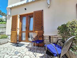 Apartment and Rooms Katunar