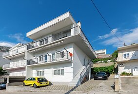 Apartment Green