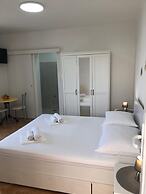 Apartments Sini