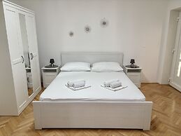Apartments Sini