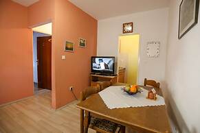 Apartment and Rooms Marlene