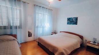 Apartments Grbac Veli Rat-seaside