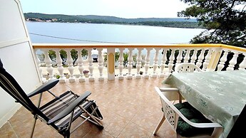 Apartments Grbac Veli Rat-seaside