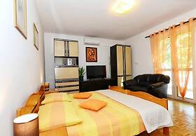 Apartments Snjeza