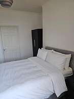The Richmond Park Apartment
