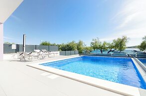 Apartment Adriatic With Pool