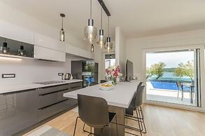 Apartment Adriatic With Pool