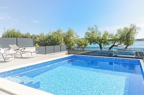 Apartment Adriatic With Pool