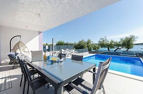 Apartment Adriatic With Pool