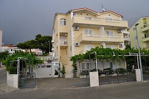 Apartments Ivi