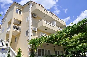 Apartments Ivi
