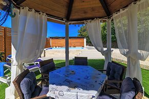 Apartment Pavilion