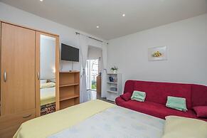 Apartment Neva