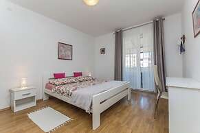 Apartment Neva