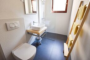 Apartments and Rooms Ref
