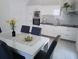 Apartments and Rooms Ref