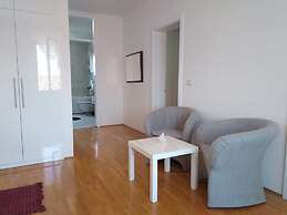 Apartments and Rooms Ref