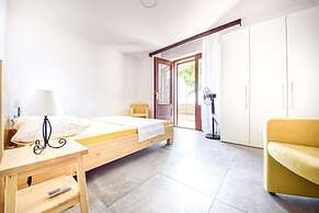 Apartments and Rooms Ref