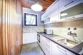 Apartments and Rooms Ref
