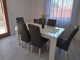 Apartments and Rooms Ref