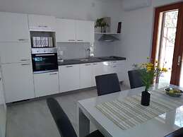 Apartments and Rooms Ref